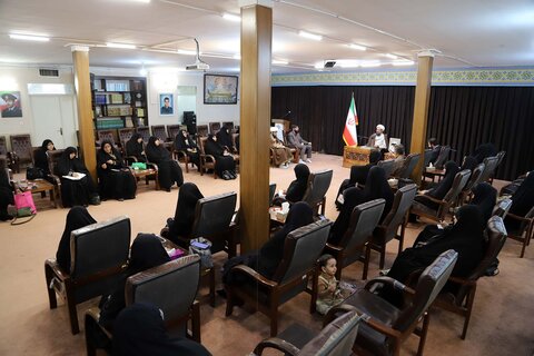 تصاویر / شست مشترک امام جمعه همدان با فعالان عرصه عفاف و حجاب