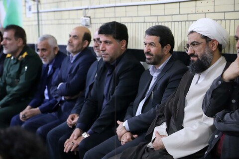 تصاویر / اهدا شال پهلوانی به نماینده ولی فقیه در استان همدان