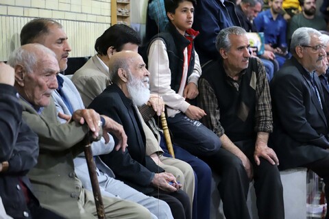 تصاویر / اهدا شال پهلوانی به نماینده ولی فقیه در استان همدان