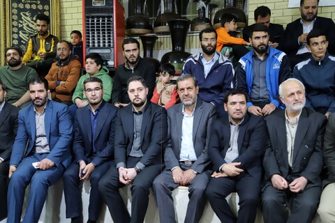 تصاویر / اهدا شال پهلوانی به نماینده ولی فقیه در استان همدان