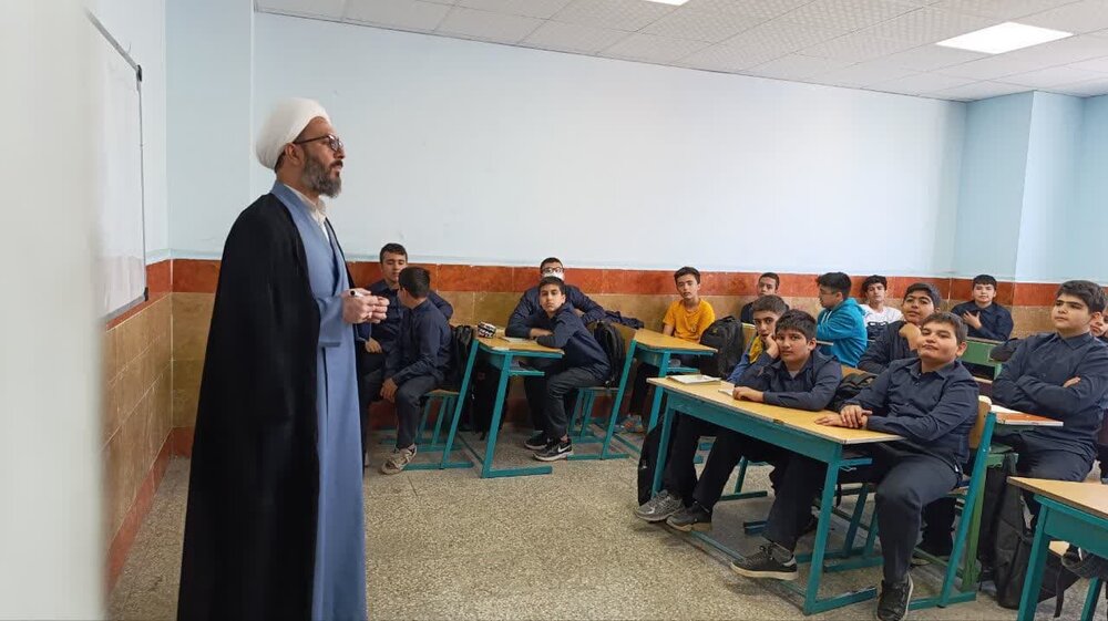 مشارکت ۷۵۰۰ دانش آموز در طرح گفتمان افق روشن در استان البرز+ عکس