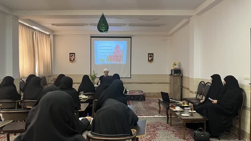 تأکید معاون فرهنگی حوزه‌های علمیه خواهران بر نقش معلمان در تربیت نسل انقلابی