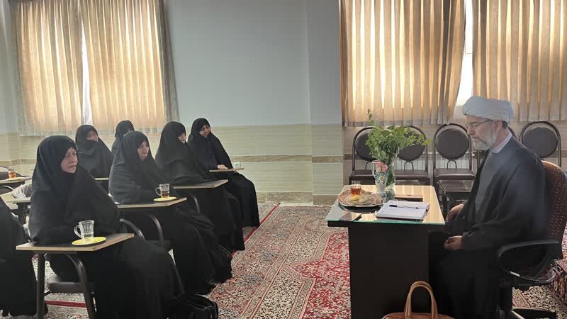بررسی میدانی مسائل مدرسه علمیه الزهرا(س) مهریز با حضور معاون فرهنگی حوزه‌های خواهران