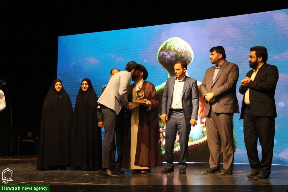 هنر انقلابی متعهد و مسئول است