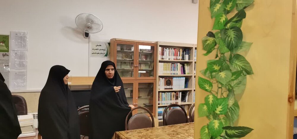 بازدید معاونان آموزش و پژوهش حوزه‌های علمیه خواهران از مدرسه علمیه امام حسین(ع) یزد 