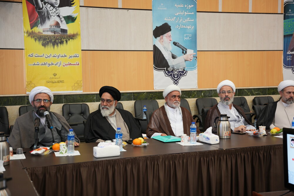 حوزہ علمیہ کو تعلیم و تربیت کے ساتھ سماجی مسائل کے حل کے لیے بھی مرکزی کردار ادا کرنا چاہیے