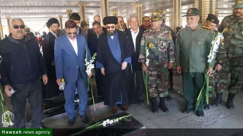 مزار مطهر شهدای زنجان گلباران شد