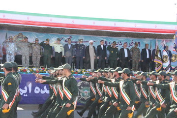 فیلم| رژه اقتدار روز ارتش در بوشهر