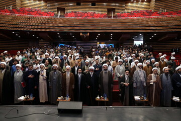 تصاویر/ دیدار صمیمی آیت الله اعرافی و معاونین ایشان با طلاب حوزه علمیه استان تهران