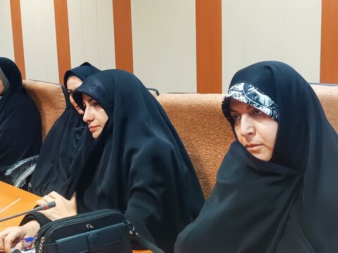 تصاویر نشست تخصصی نخبگان بسیج جامعه زنان لرستان با حضور رئیس سازمان بسیج زنان کشور