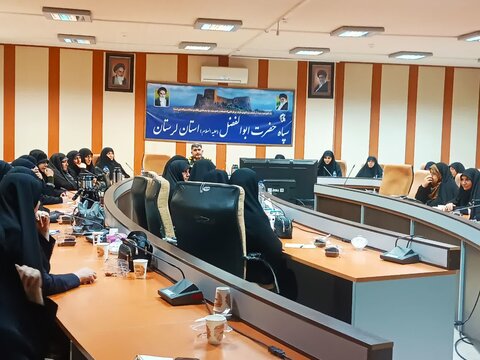 تصاویر نشست تخصصی نخبگان بسیج جامعه زنان لرستان با حضور رئیس سازمان بسیج زنان کشور