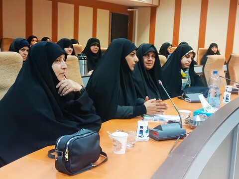 تصاویر نشست تخصصی نخبگان بسیج جامعه زنان لرستان با حضور رئیس سازمان بسیج زنان کشور