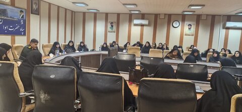 تصاویر نشست تخصصی نخبگان بسیج جامعه زنان لرستان با حضور رئیس سازمان بسیج زنان کشور