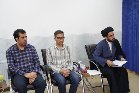 تصاویر دیدار سرپرست مرکز خدمات حوزه علمیه لرستان با نماینده ولی فقیه در استان