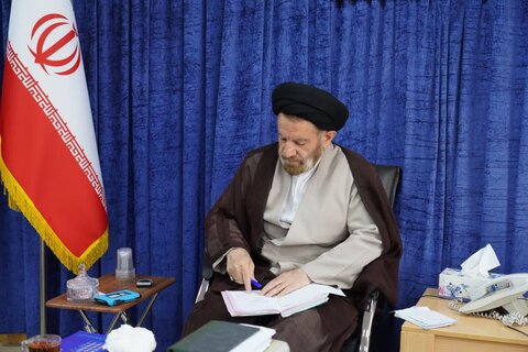 تصاویر دیدار سرپرست مرکز خدمات حوزه علمیه لرستان با نماینده ولی فقیه در استان