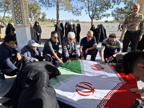 تصاویر/ همایش پیاده روی خانوادگی به مناسبت گرامی داشت روز ارتش درآران وبیدگل