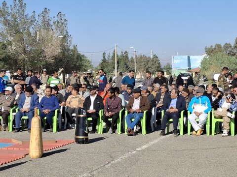 تصاویر/ همایش پیاده روی خانوادگی به مناسبت گرامی داشت روز ارتش درآران وبیدگل