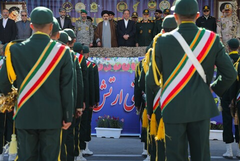 تصاویر/ مراسم گرامیداشت روز ارتش جمهوری اسلامی ایران در ارومیه