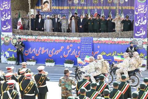 تصاویر/ مراسم گرامیداشت روز ارتش جمهوری اسلامی ایران در ارومیه