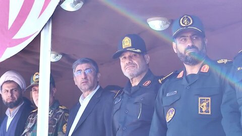 تصاویر رژه باشکوه روز ارتش جمهوری اسلامی ایران در خرم آباد