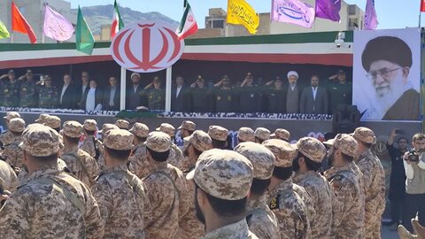 تصاویر رژه باشکوه روز ارتش جمهوری اسلامی ایران در خرم آباد