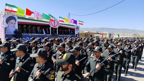 تصاویر رژه باشکوه روز ارتش جمهوری اسلامی ایران در خرم آباد