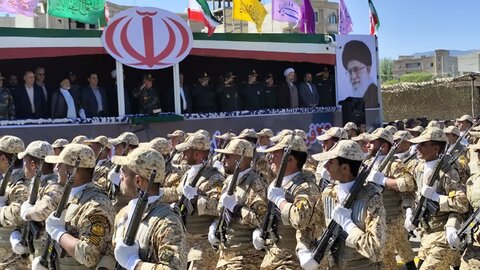 تصاویر رژه باشکوه روز ارتش جمهوری اسلامی ایران در خرم آباد