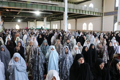 تصاویر اقامه نماز جمعه در بروجرد