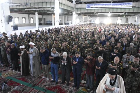 تصاویر اقامه نماز جمعه در بروجرد