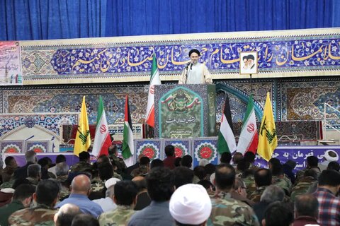 تصاویر اقامه نماز جمعه در بروجرد