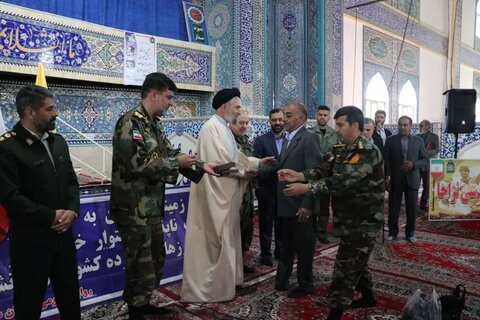 تصاویر اقامه نماز جمعه در بروجرد