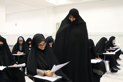 تصاویر/ آزمون ورودی سال تحصیلی 1405-1404 جامعه الزهرا سلام‌الله‌علیها در سطوح تحصیلی 3 و 4
