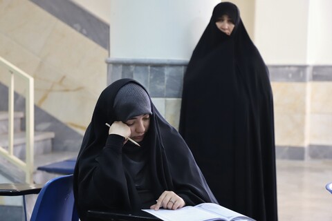 تصاویر/ آزمون ورودی سال تحصیلی 1405-1404 جامعه الزهرا سلام‌الله‌علیها در سطوح تحصیلی 3 و 4