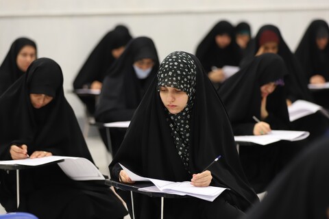 تصاویر/ آزمون ورودی سال تحصیلی 1405-1404 جامعه الزهرا سلام‌الله‌علیها در سطوح تحصیلی 3 و 4