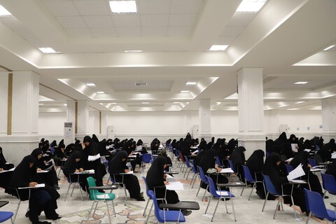تصاویر/ آزمون ورودی سال تحصیلی 1405-1404 جامعه الزهرا سلام‌الله‌علیها در سطوح تحصیلی 3 و 4