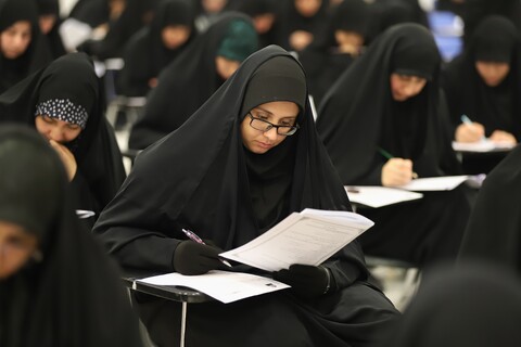 تصاویر/ آزمون ورودی سال تحصیلی 1405-1404 جامعه الزهرا سلام‌الله‌علیها در سطوح تحصیلی 3 و 4