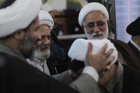 تصاویر/ مراسم عمامه گذاری و تجلیل از طلاب حوزه علمیه سفیران هدایت بیرجند