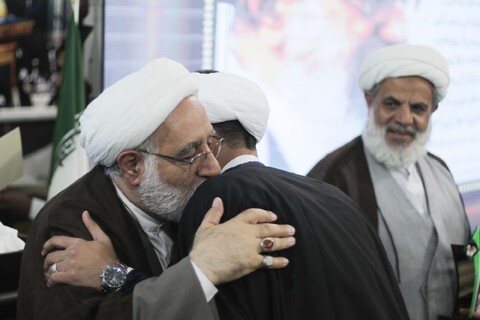 تصاویر/ مراسم عمامه گذاری و تجلیل از طلاب حوزه علمیه سفیران هدایت بیرجند