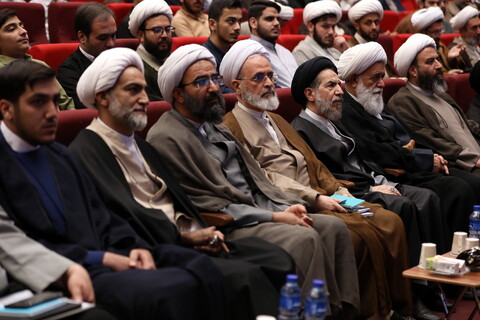 تصاویر/ دیدار صمیمی آیت الله اعرافی و معاونین ایشان با طلاب حوزه علمیه استان تهران