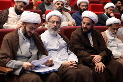 تصاویر/ دیدار صمیمی آیت الله اعرافی و معاونین ایشان با طلاب حوزه علمیه استان تهران