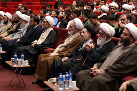 تصاویر/ دیدار صمیمی آیت الله اعرافی و معاونین ایشان با طلاب حوزه علمیه استان تهران