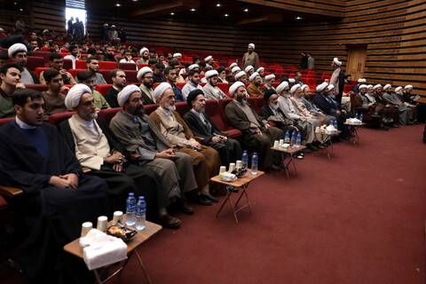 تصاویر/ دیدار صمیمی آیت الله اعرافی و معاونین ایشان با طلاب حوزه علمیه استان تهران