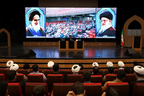 تصاویر/ دیدار صمیمی آیت الله اعرافی و معاونین ایشان با طلاب حوزه علمیه استان تهران