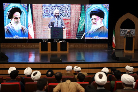 تصاویر/ دیدار صمیمی آیت الله اعرافی و معاونین ایشان با طلاب حوزه علمیه استان تهران
