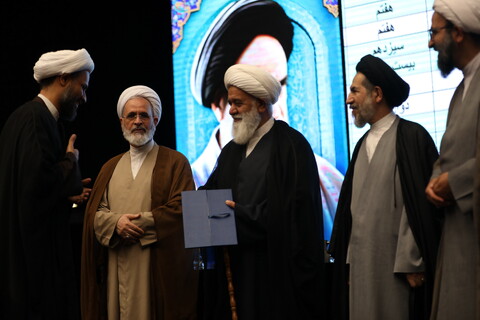 تصاویر/ دیدار صمیمی آیت الله اعرافی و معاونین ایشان با طلاب حوزه علمیه استان تهران