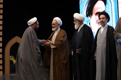 تصاویر/ دیدار صمیمی آیت الله اعرافی و معاونین ایشان با طلاب حوزه علمیه استان تهران