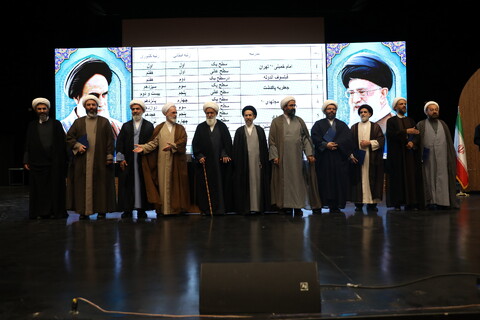 تصاویر/ دیدار صمیمی آیت الله اعرافی و معاونین ایشان با طلاب حوزه علمیه استان تهران