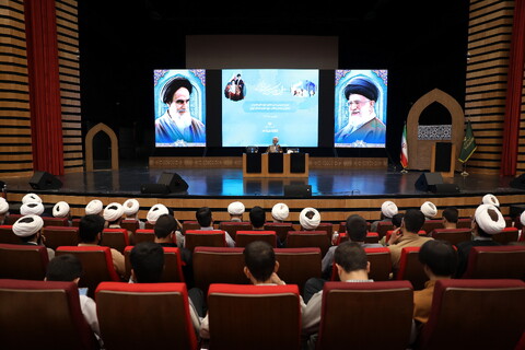 تصاویر/ دیدار صمیمی آیت الله اعرافی و معاونین ایشان با طلاب حوزه علمیه استان تهران