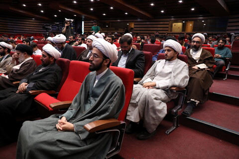 تصاویر/ دیدار صمیمی آیت الله اعرافی و معاونین ایشان با طلاب حوزه علمیه استان تهران