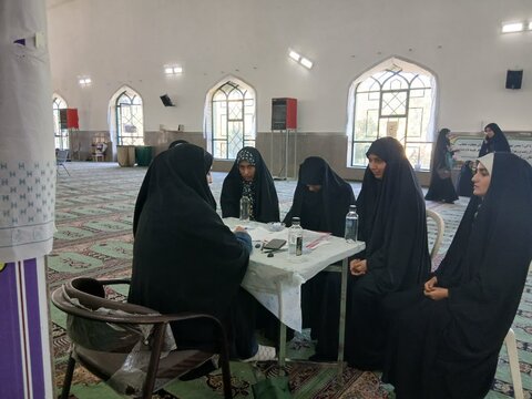 تصاویر/حضور طلاب مدرسه علمیه الهیه در مسابقه لیگ قرآنی زندگی با آیه ها در ساوه